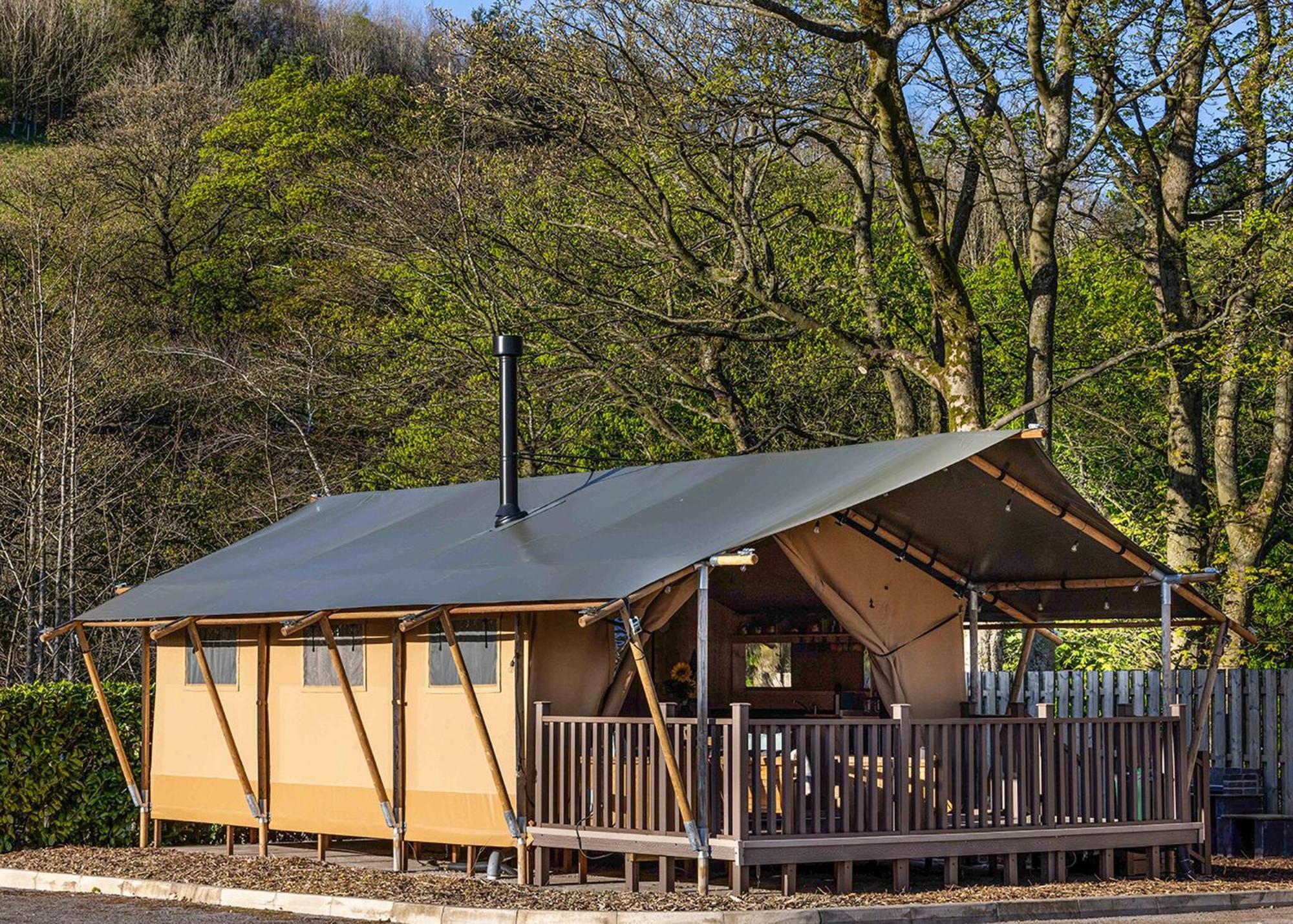 Dovestone Holiday Park Hotel Greenfield  Exterior photo