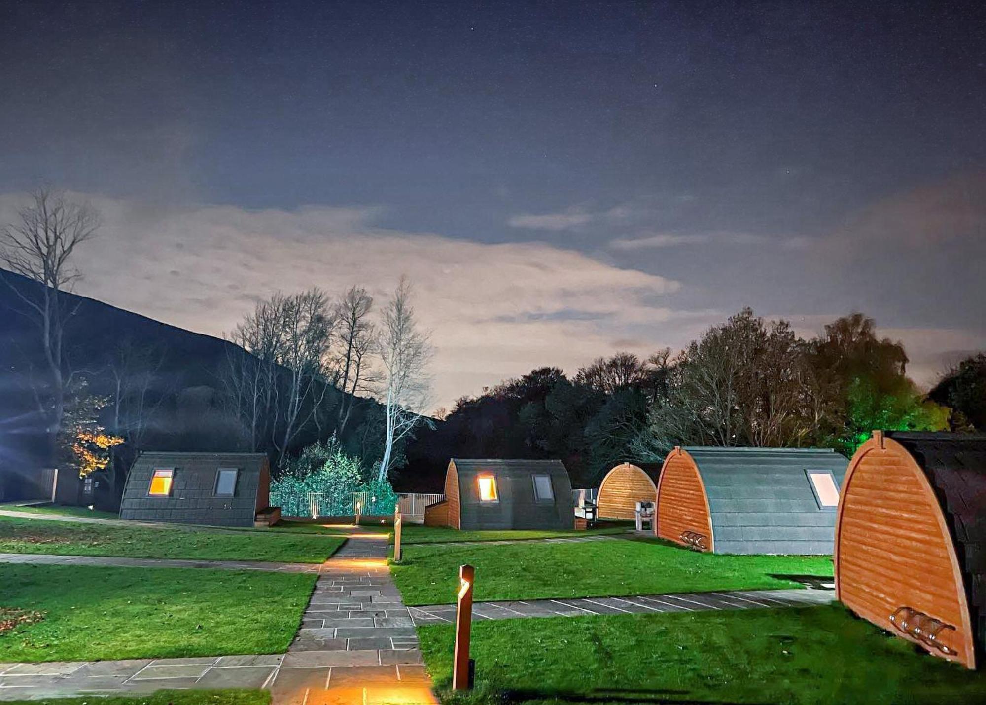 Dovestone Holiday Park Hotel Greenfield  Exterior photo